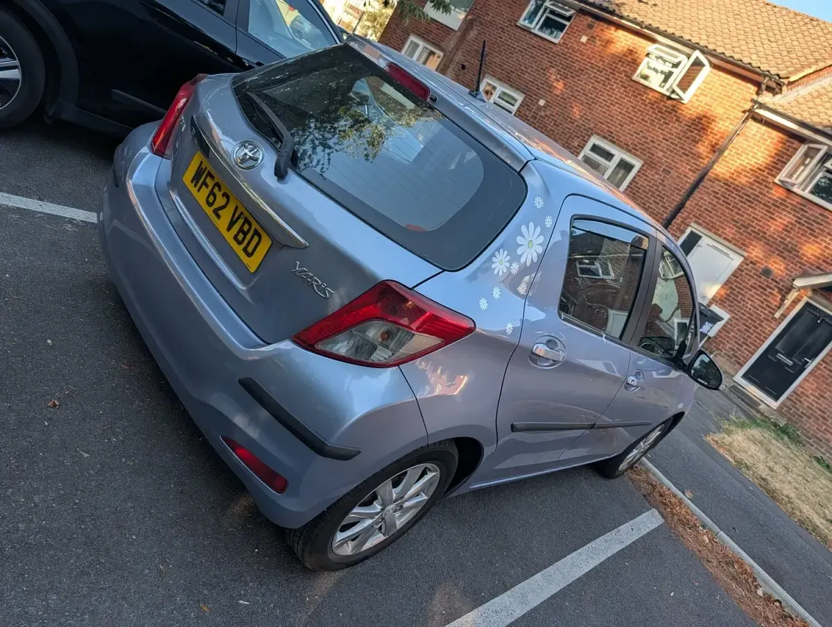 Used Toyota Yaris Multidrive S 99 HP (72 kW) 2012 Blue Hatchback