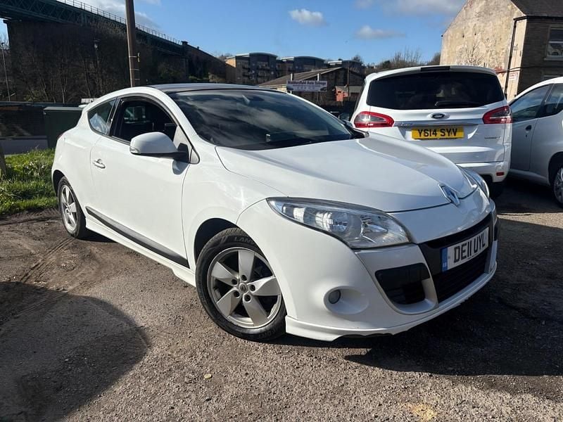 Used Renault Mégane Coupé Dynamique 2011 White Coupe