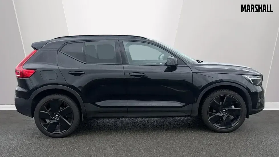 Used Volvo XC40 Plus 197 HP (144 kW) 2025 Black SUV