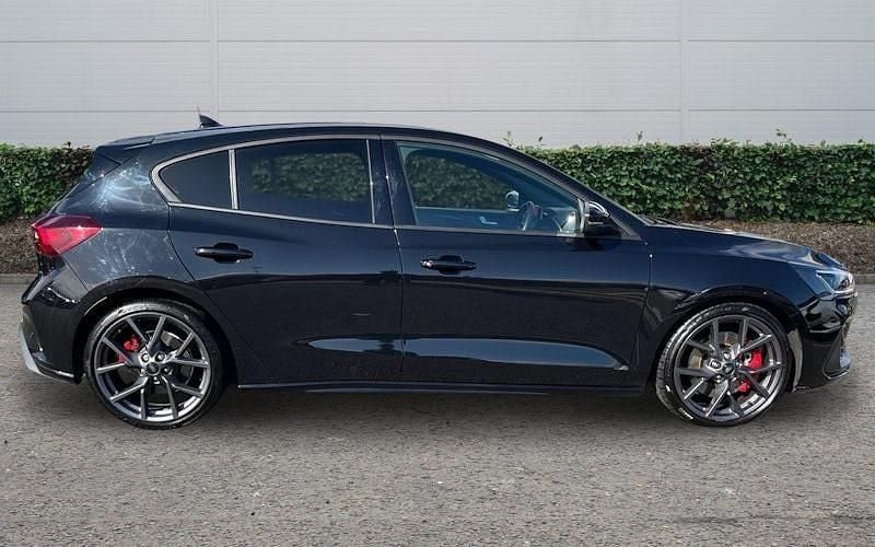 Used Ford Focus ST 280 HP (205 kW) 2024 Black Hatchback