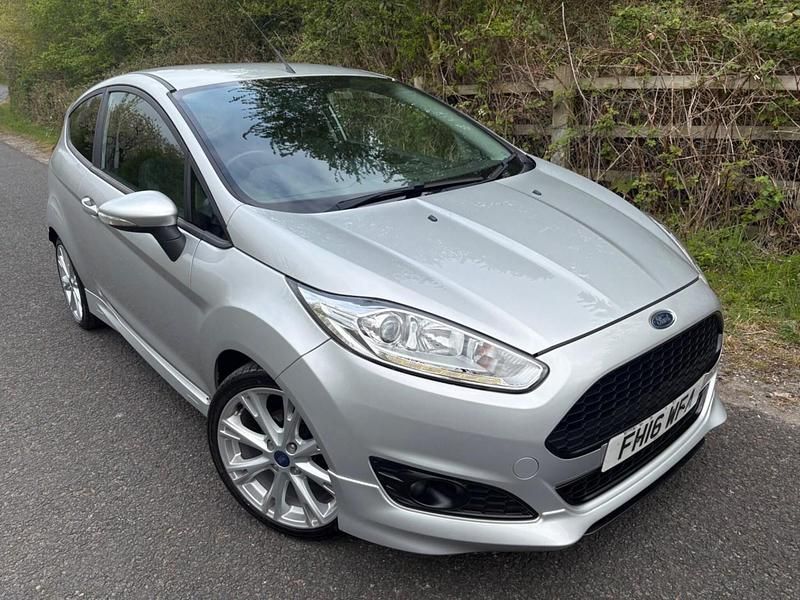 Used Ford Fiesta Zetec 140 HP (102 kW) 2016 Silver Hatchback