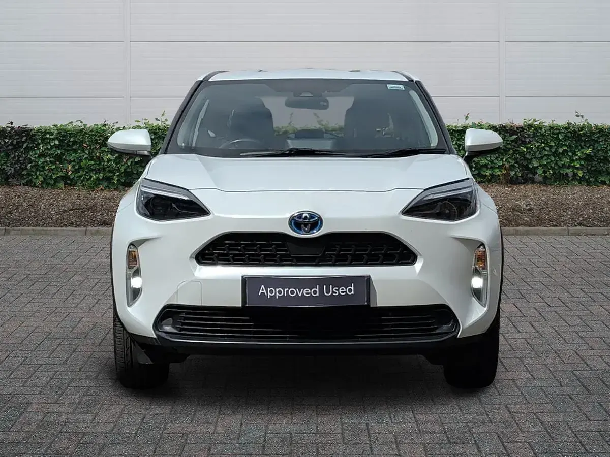 Used Toyota Yaris Hybrid 2024 White Estate