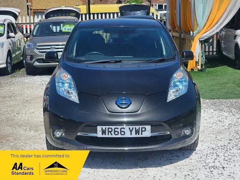 Used Nissan Leaf Tekna 80 kW (109 HP) 2016 Black Hatchback