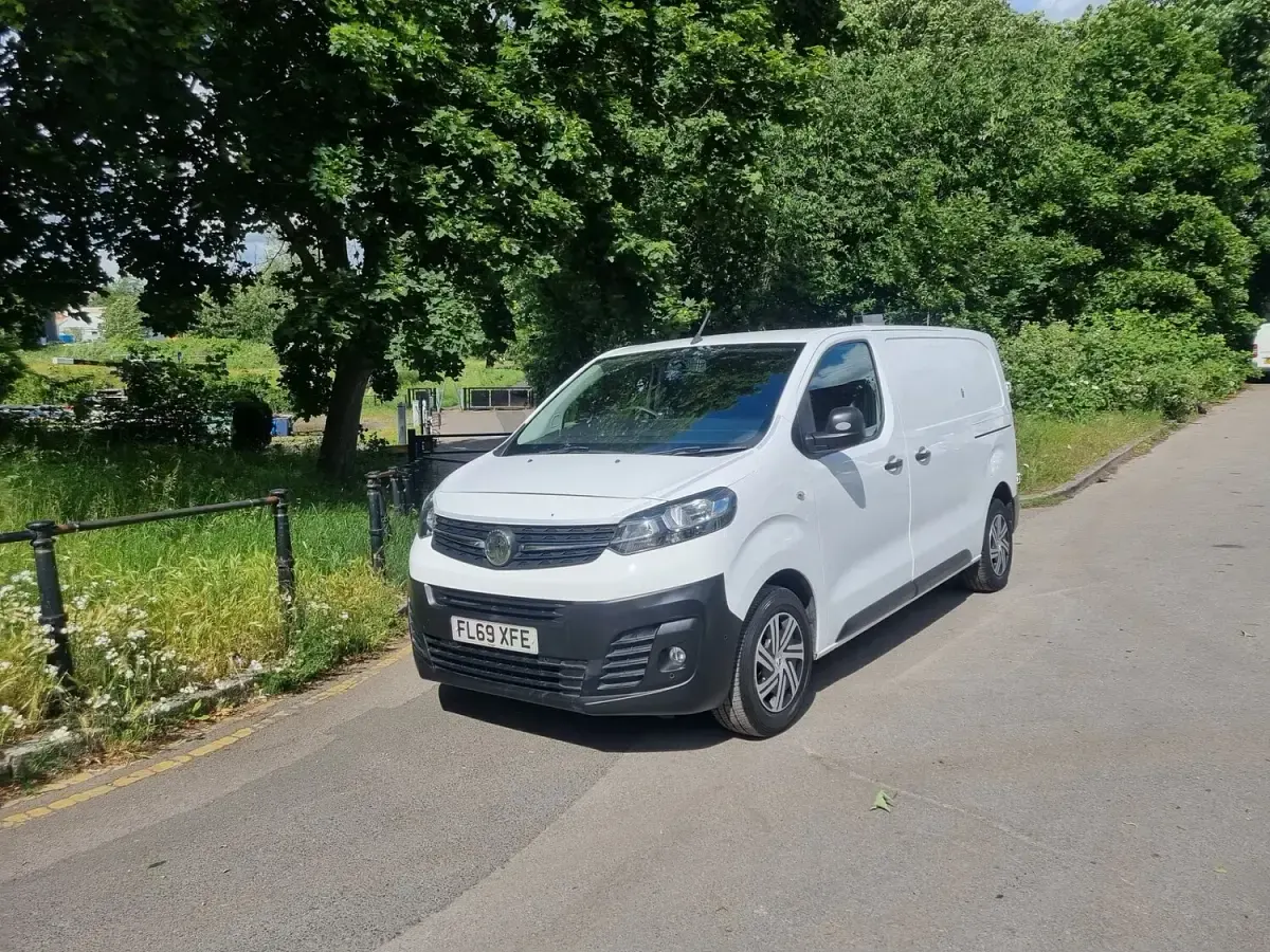 Used Vauxhall Vivaro Edition 100 HP (73 kW) 2019 White MPV