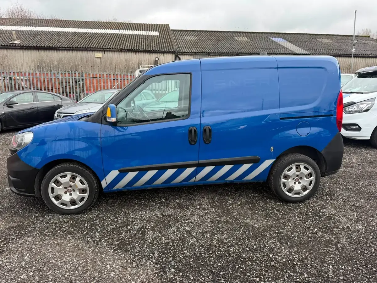 Used Fiat Doblò 90 HP (66 kW) 2015 Blue MPV