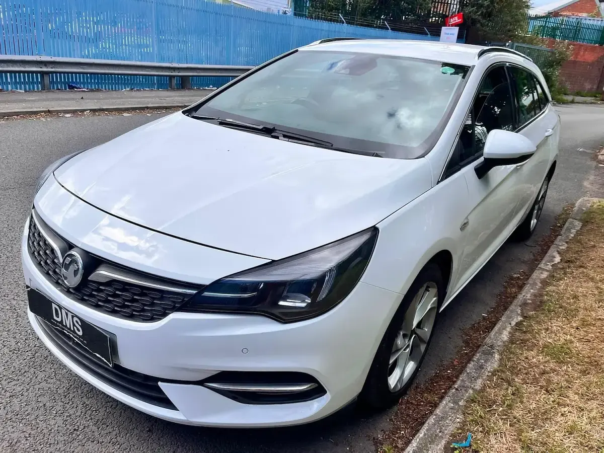 Used Vauxhall Astra SRi 145 HP (106 kW) 2021 White Estate
