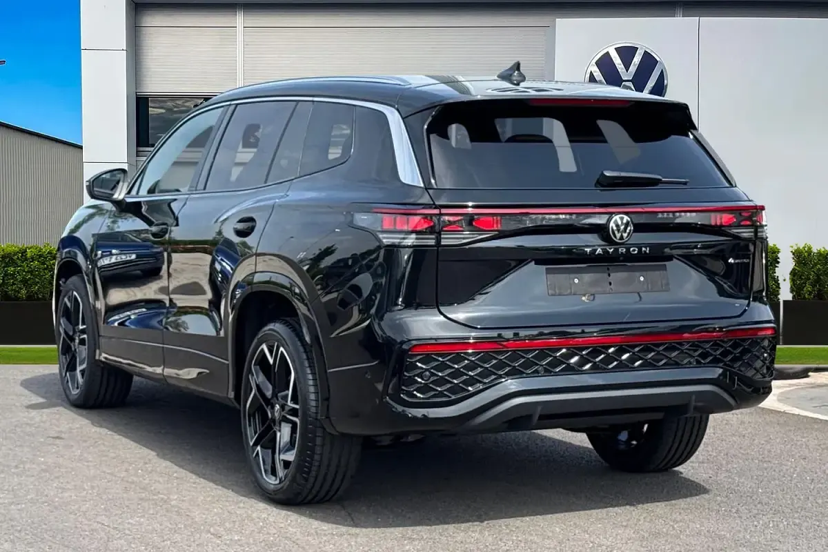 New VW Touran R-line 2026 Black MPV