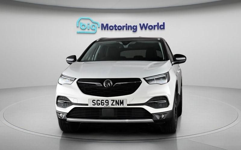 Used Vauxhall Grandland X Design Edition 131 HP (96 kW) 2019 White SUV