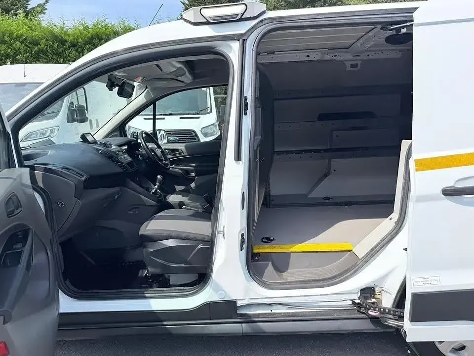 Used Ford Transit Connect 100 HP (73 kW) 2019 White MPV
