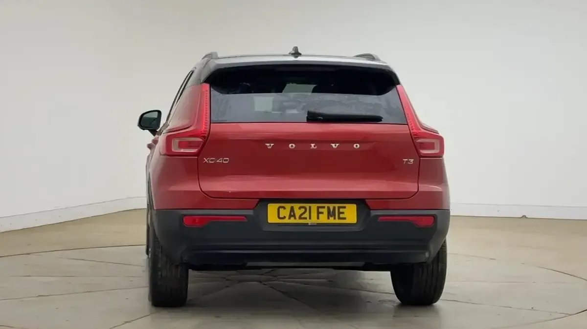 Used Volvo XC40 R-Design 163 HP (119 kW) 2021 Red SUV