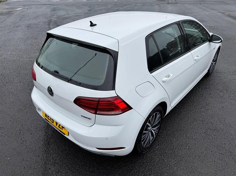 Used VW Golf VII SE 130 HP (95 kW) 2019 White Hatchback