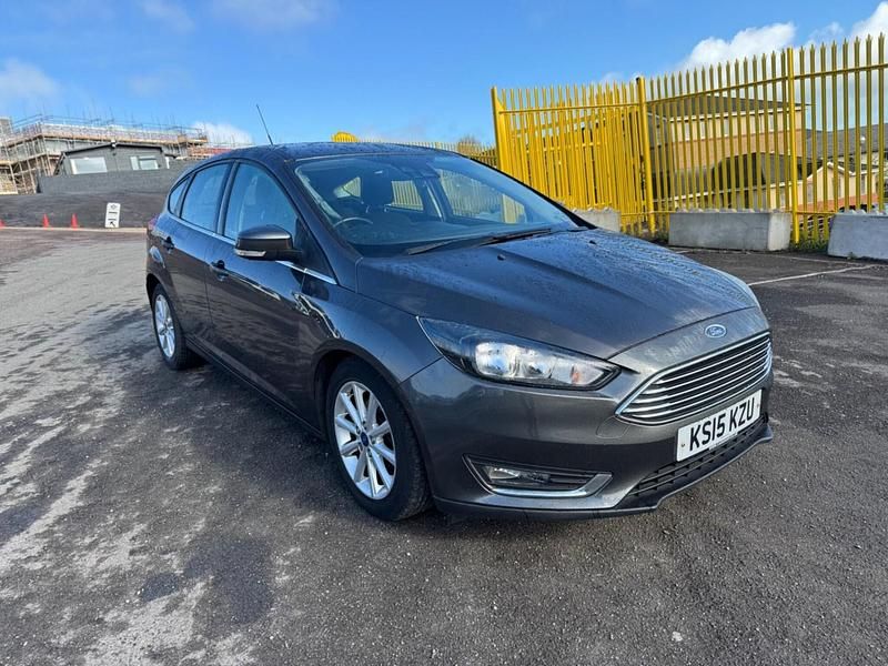 Used Ford Focus Titanium 125 HP (91 kW) 2015 Grey Hatchback