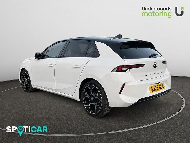 Used Vauxhall Astra Ultimate 128 HP (94 kW) 2025 White Hatchback