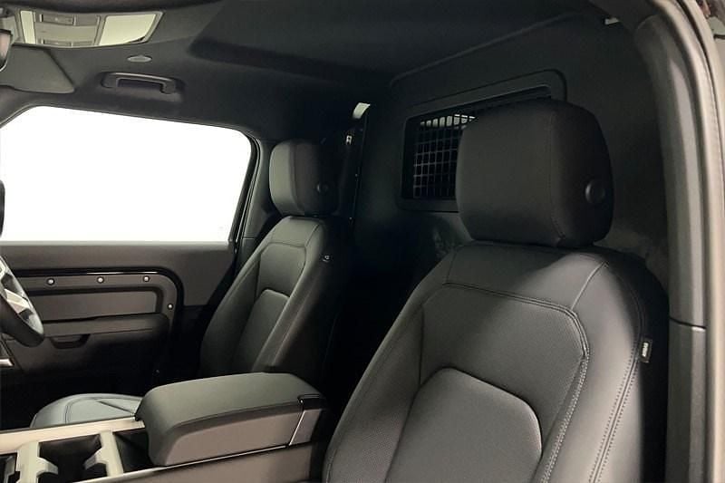 Used Land Rover Defender SE Dynamic 245 HP (180 kW) 2025 Black SUV