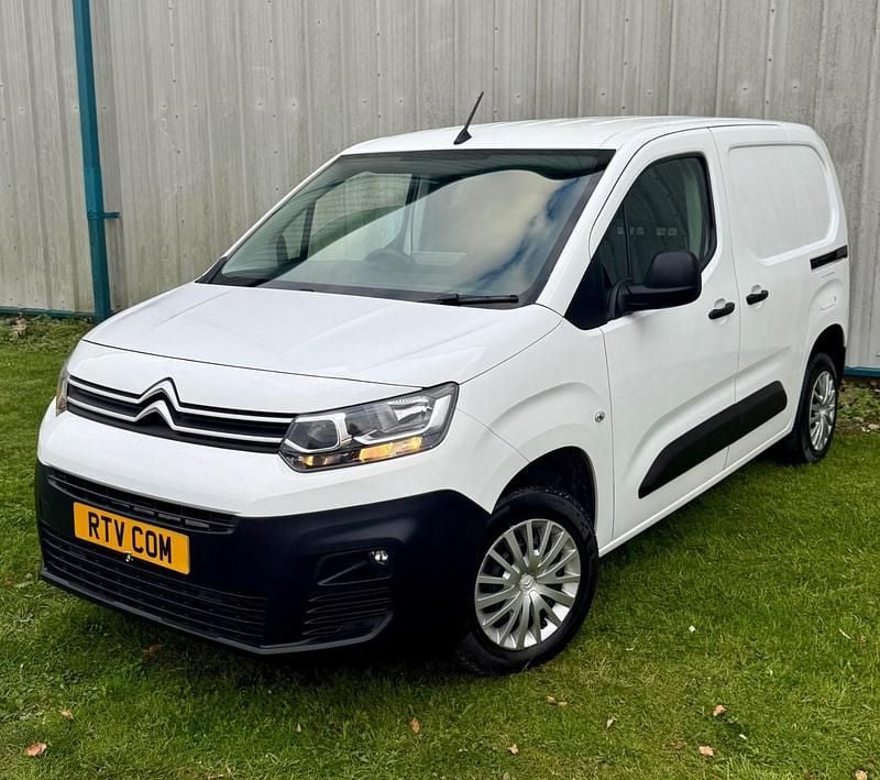 White Used 2021 Citroën Berlingo MPV | £5,991 (Good price) - Image 1/4