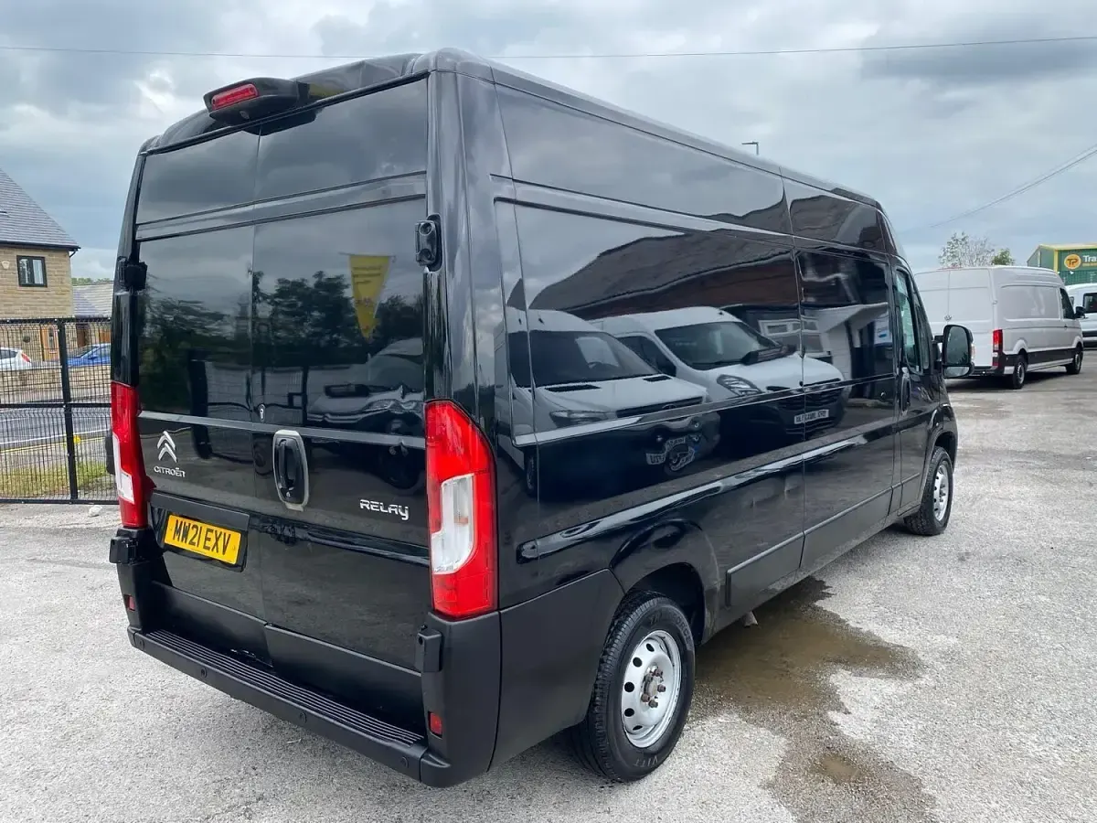 Used Citroën Relay 140 HP (102 kW) 2021 Black Van