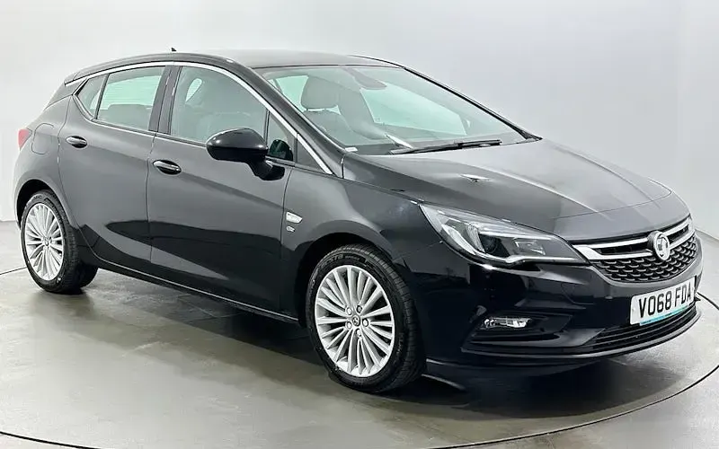 Used Vauxhall Astra Elite 200 HP (147 kW) 2018 Hatchback
