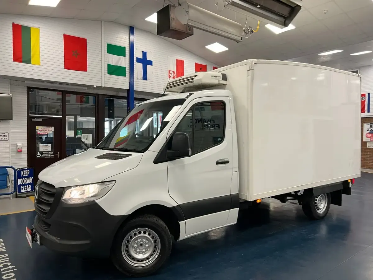 Used Mercedes Sprinter Progressive 143 HP (105 kW) 2021 White Van