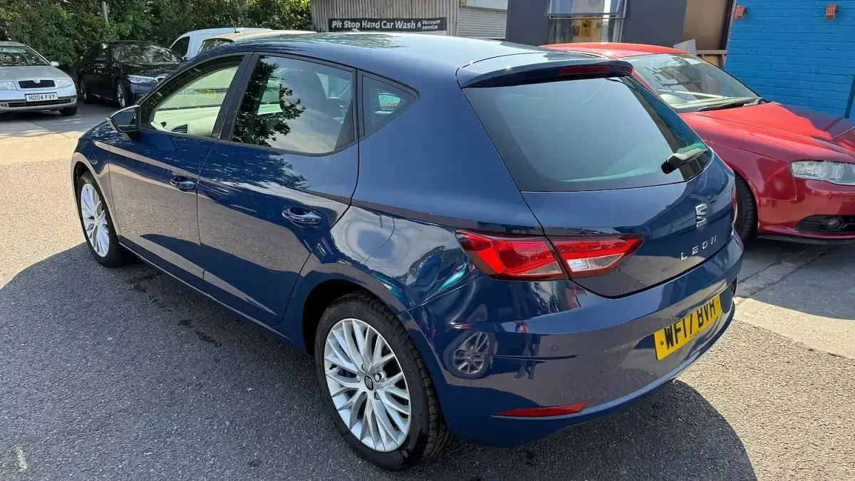 Used Seat Leon SE Dynamic 110 HP (80 kW) 2017 Blue Hatchback