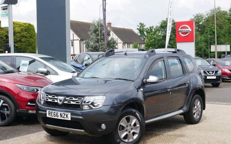 Grey Used 2016 Dacia Duster Lauréate SUV | £8,140 (Fair price) - Image 1/4