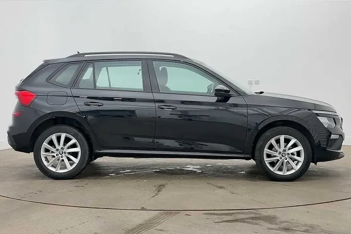 Used Skoda Kamiq SE 70 HP (51 kW) 2025 Black magic pearl effect SUV