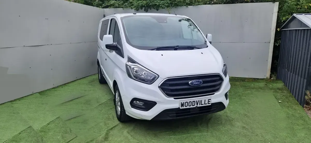Used Ford Transit Custom Limited 170 HP (125 kW) 2018 White Van