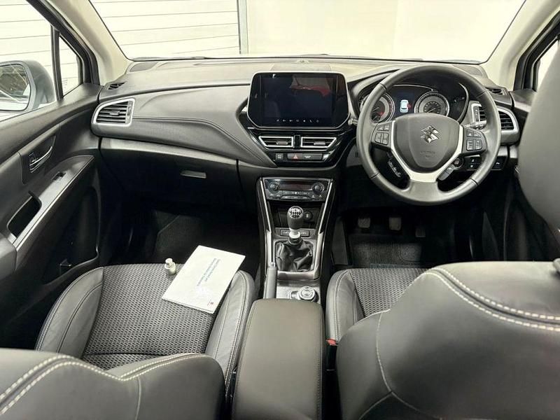 Used Suzuki SX4 129 HP (94 kW) 2024 White Hatchback