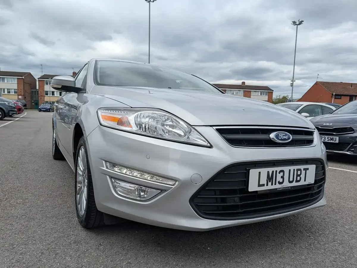 Used Ford Mondeo Business Edition 140 HP (102 kW) 2013 Silver Hatchback