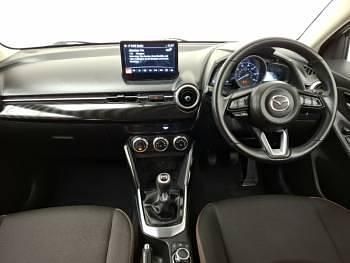Begagnad Mazda 2 75 HK (55 kW) 2023 Vit Halvkombi
