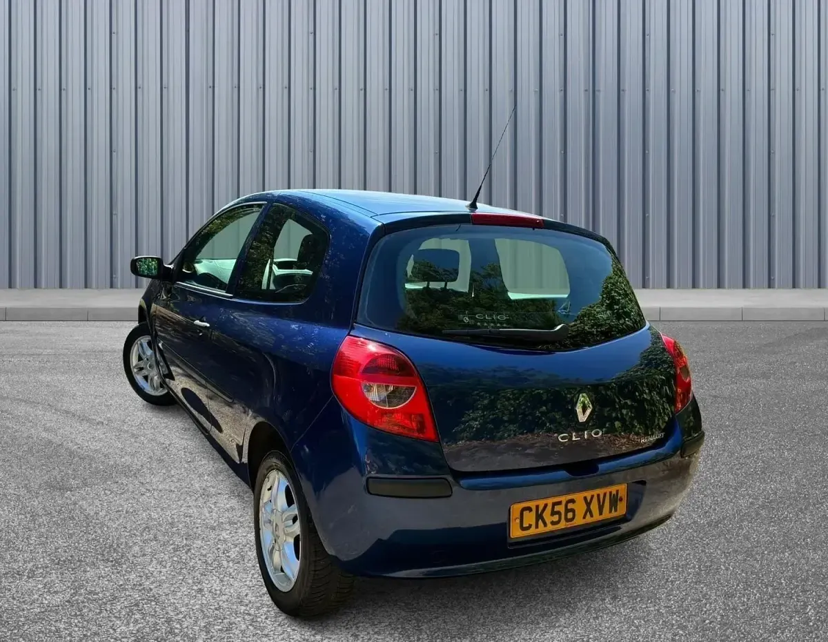 Used Renault Clio Extreme 2006 Blue Hatchback