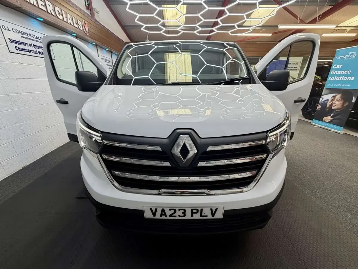 Used Renault Trafic 130 HP (95 kW) 2023 White MPV