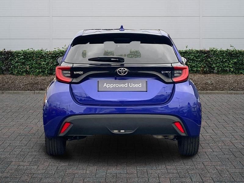 Used Toyota Yaris Hybrid Design 2024 Blue Hatchback