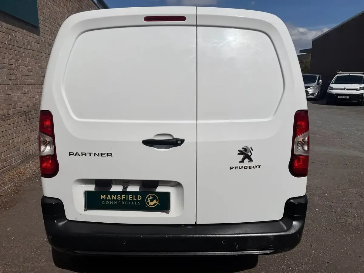 Used Peugeot Partner 131 HP (96 kW) 2019 White MPV