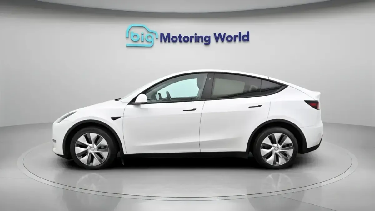 Used Tesla Model Y Long Range AWD 378 kW (514 HP) 2022 White SUV