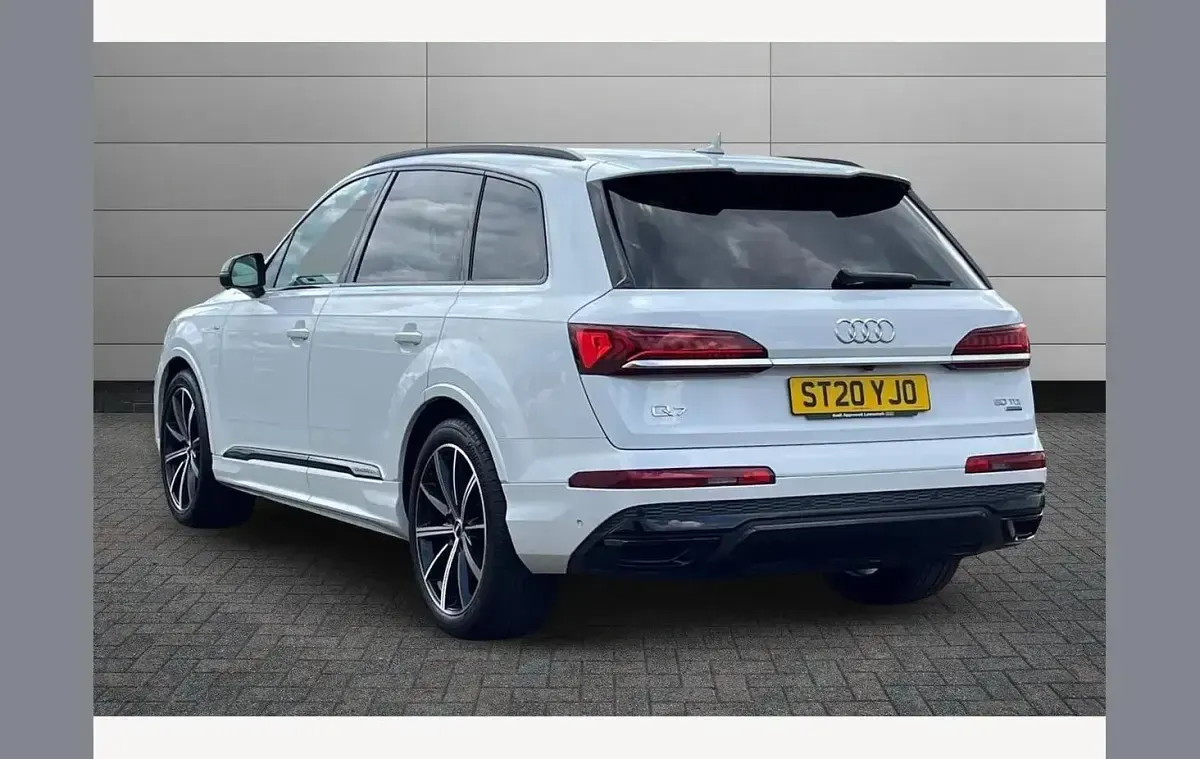 Used Audi Q7 Black Edition 286 HP (210 kW) 2020 Glacier white SUV
