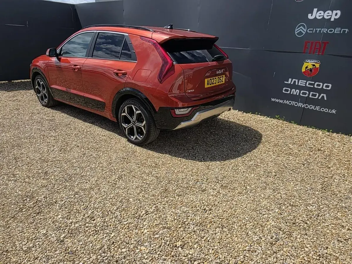 Used Kia Niro 139 HP (102 kW) 2023 Orange SUV
