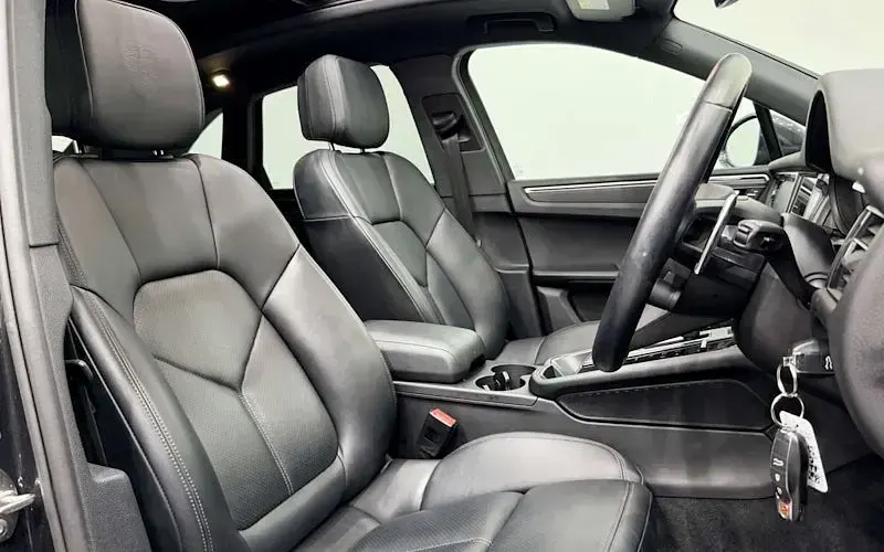 Used Porsche Macan 265 HP (194 kW) 2024 Grey SUV