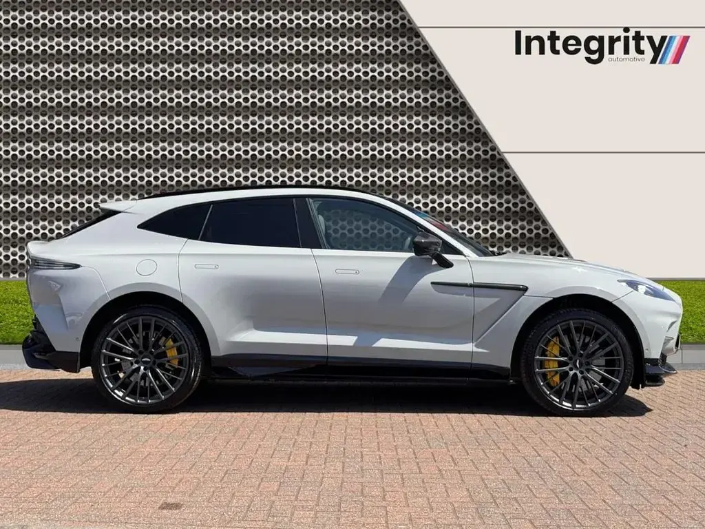 Used Aston Martin DBX 707 HP (519 kW) 2022 Grey SUV
