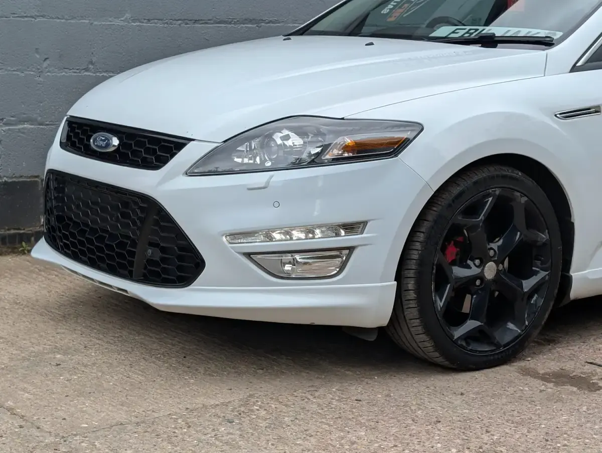 Used Ford Mondeo Titanium X 163 HP (119 kW) 2013 White Hatchback