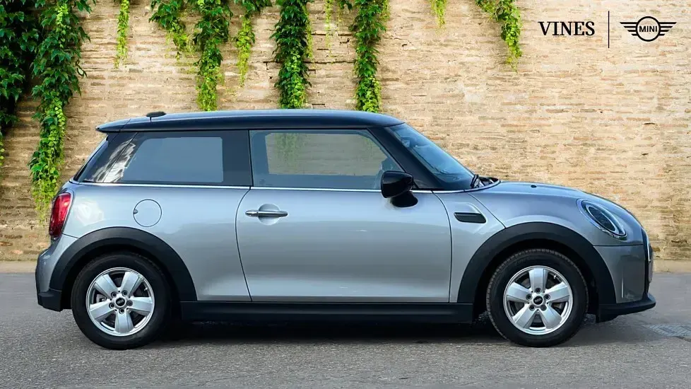 Used Mini Cooper Classic 134 HP (98 kW) 2023 Silver Hatchback