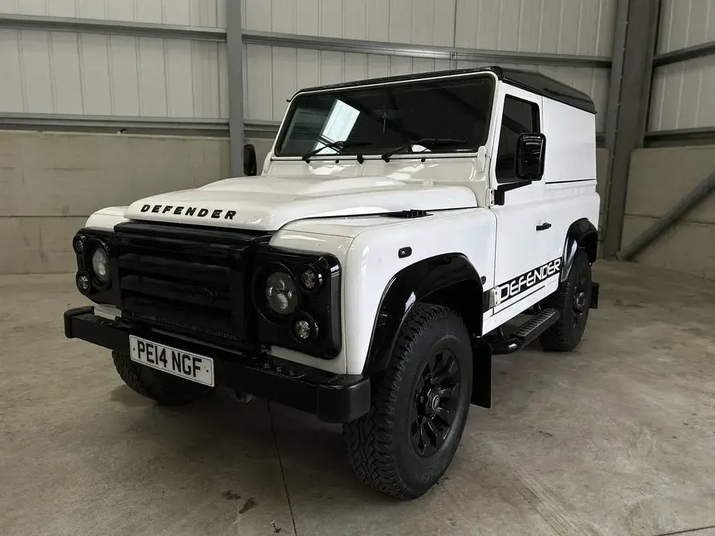 Used Land Rover Defender 122 HP (89 kW) 2014 White SUV