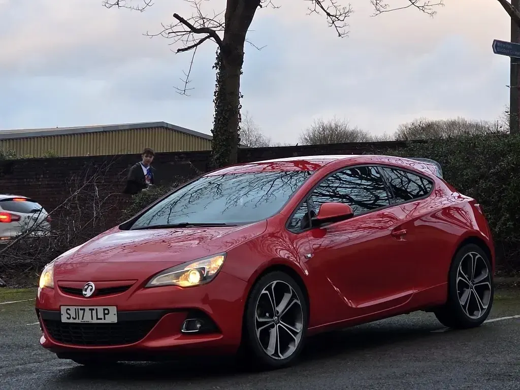 Second-hand Vauxhall Astra GTC Edition 2017 Roșu Hatchback