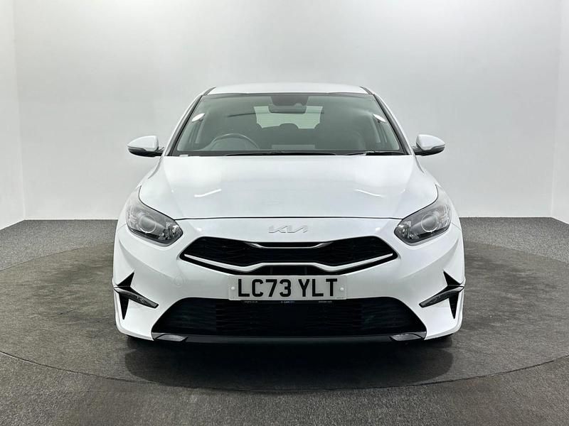 Used Kia Ceed 160 HP (117 kW) 2023 White Hatchback