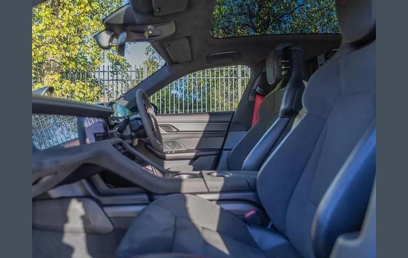 Used Porsche Taycan 439 kW (598 HP) 2023 Black Estate