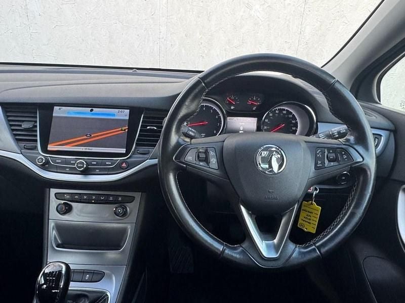 Used Vauxhall Astra 125 HP (91 kW) 2017 Red Hatchback