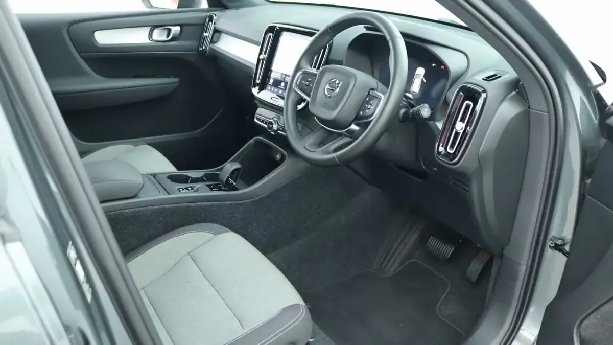 New Volvo XC40 Core 163 HP (119 kW) 2026 SUV