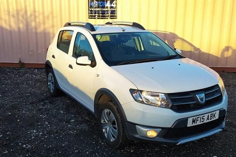 Used 2015 Dacia Sandero Lauréate | £5,850 (Fair price) - Image 1/1