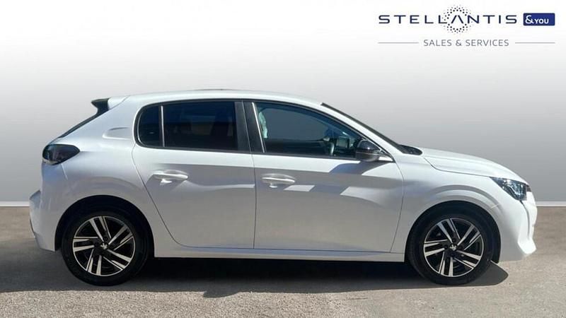 Used Peugeot 208 Active+ 74 HP (54 kW) 2023 White Hatchback