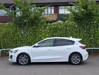Used Ford Focus ST-Line 125 HP (91 kW) 2024 White Hatchback