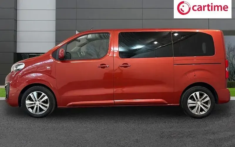 Used Peugeot Traveller Allure 150 HP (110 kW) 2019 Red MPV